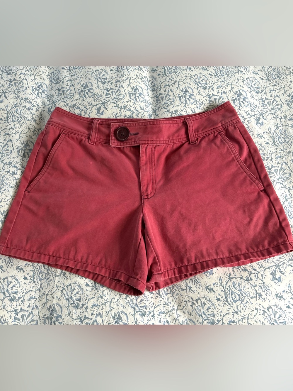 Old Navy Women’s Dark Watermelon Chino Shorts Size 6